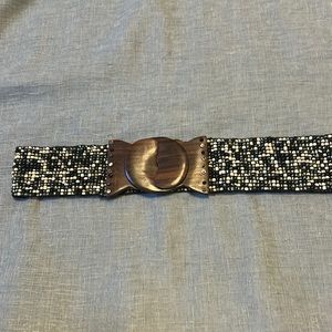Stretchy beaded belt with real wooden buckle.